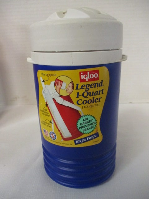 Vintage Igloo 1 Quart Thermos Coller, New Old Stock 40 oz Hydro Flask, and - 8