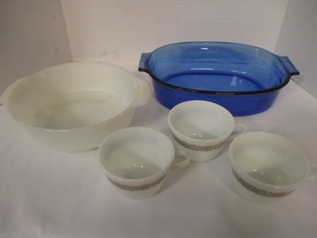 3 Vintage Pyrex "Woodland Brown" Milk Glass Cups, Pyrex Blue 2 1/2 Quart - 2