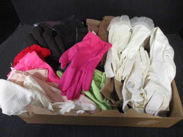 Lot of Vintage Ladies' Gloves - Lace, Silk, Cotton, Leather, Knit: see pictures and preview for selection and condition