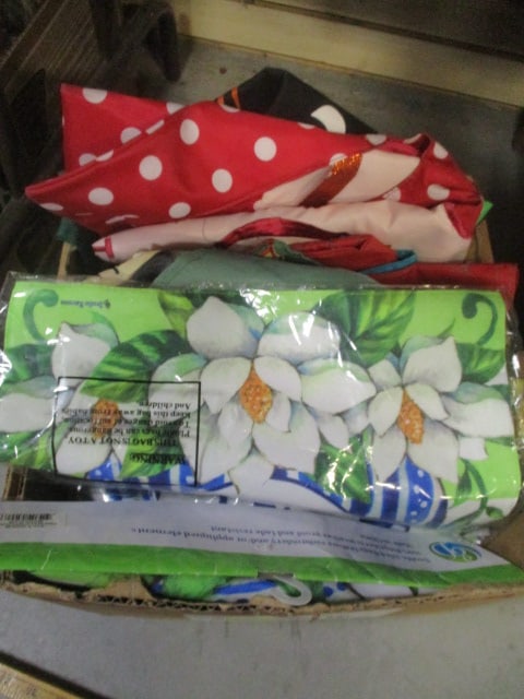 Lot of Decorative, Seasonal, and Holiday Mailbox and Porch Flags: see pictures and preview for selection and condition 