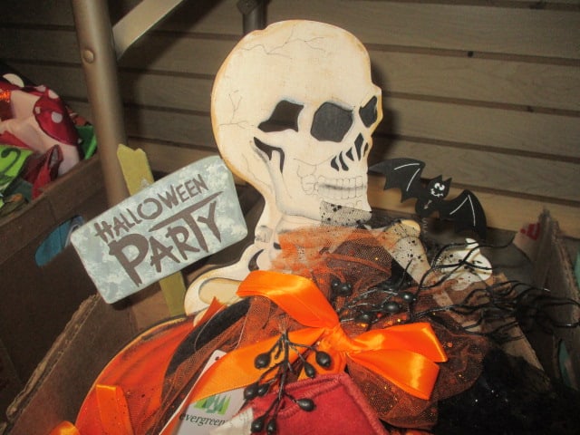 Lot of Halloween and Thanksgiving Decorations - 3