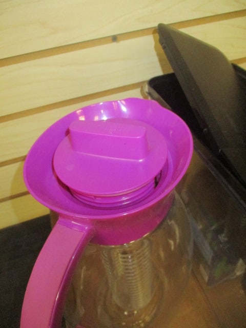 Britta Filtered Water Container with Box of Replacement Filters and Primula - 6