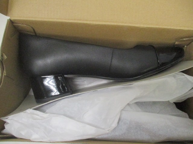 New Old Stock Clark's "Marilyn Sara" Black Low Heel Ladies' Shoes - Size 6 1/2 - 2