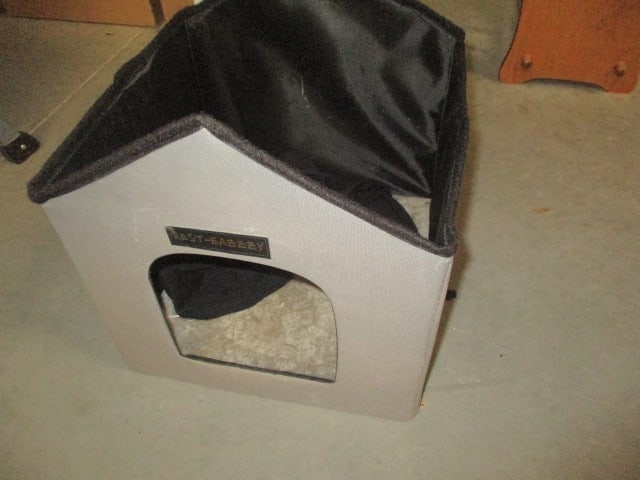 Rest Eazzzy Pet Bed and Small Pet Sling Carrier: . 