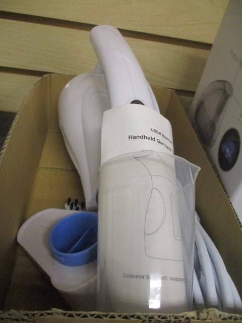 HiLife Handheld Garment Steamer (1 of 3)
