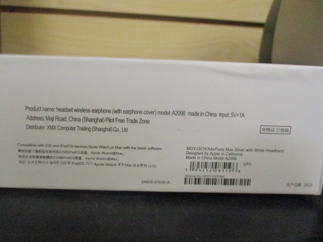 New Old Stock Apple Headset Wireless Earphone with Cover - 2