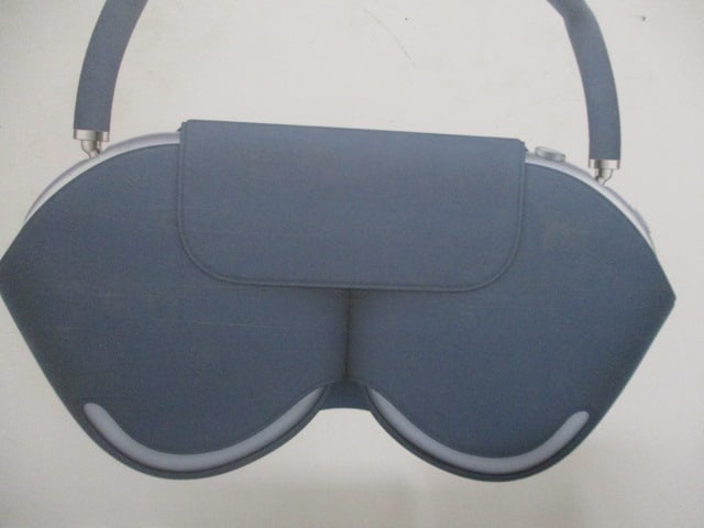 New Old Stock Apple Headset Wireless Earphone with Cover - 3