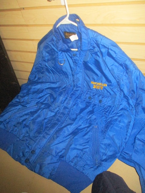 4 New/Like New Men's Windbreaker Jackets - Size XL - 8