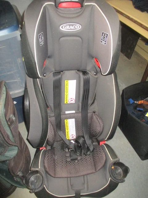 Graco Slimfit All-in-One Carseat: .