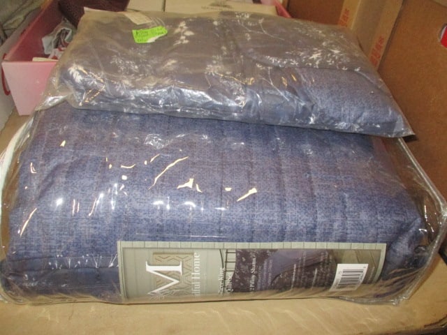 New Old Stock Mindful Home 3-Piece King Quilt Set and 2 King Pillow Shams: .