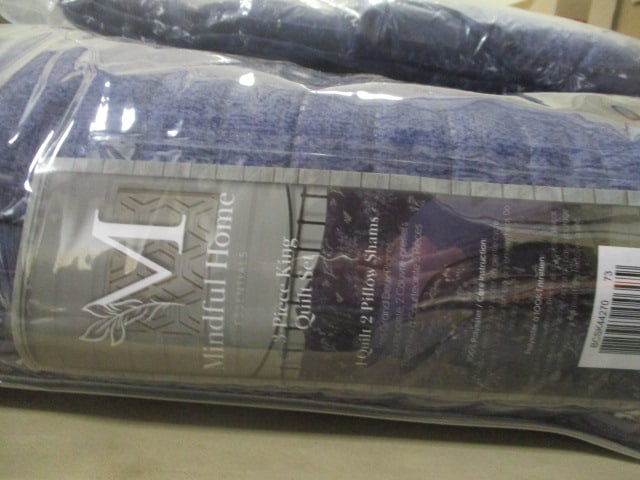 New Old Stock Mindful Home 3-Piece King Quilt Set and 2 King Pillow Shams - 2