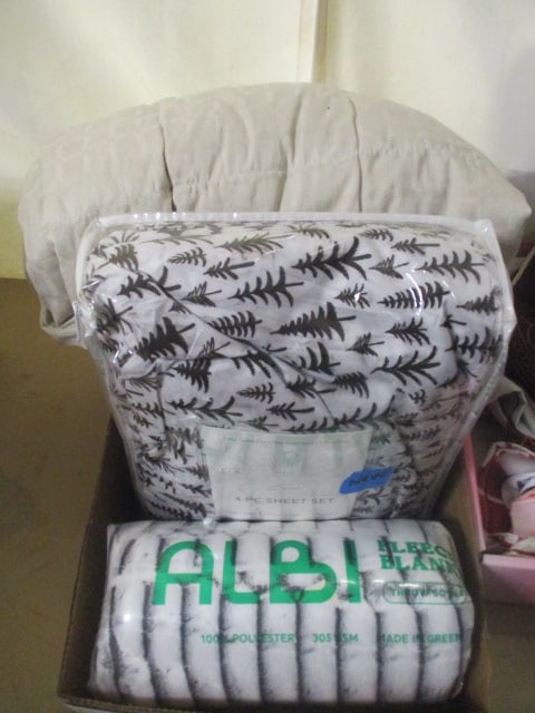 New Old Stock R&S 4-Piece Queen Sheet Set, Albi Fleece Blanket Throw, and: Coordinating Blanket (needs cleaning)