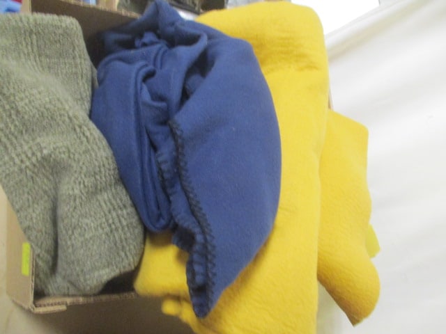 Lot of Fleece and Wool Blankets: see pictures and preview for selection and condition