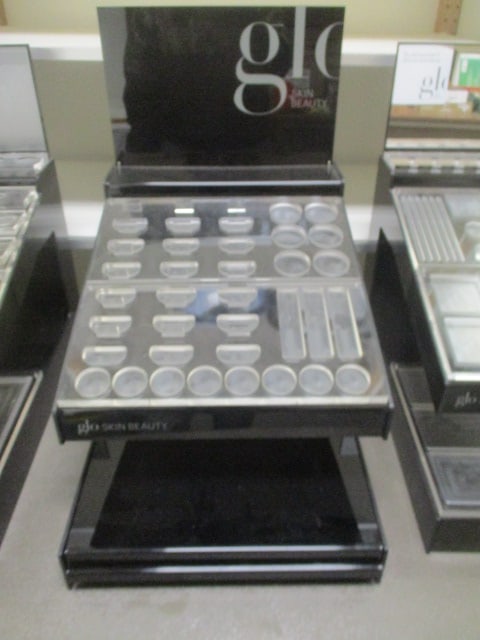 Glo Skin Beauty Makeup Counter Display Stand: 15" x 22" x 23 1/4" 