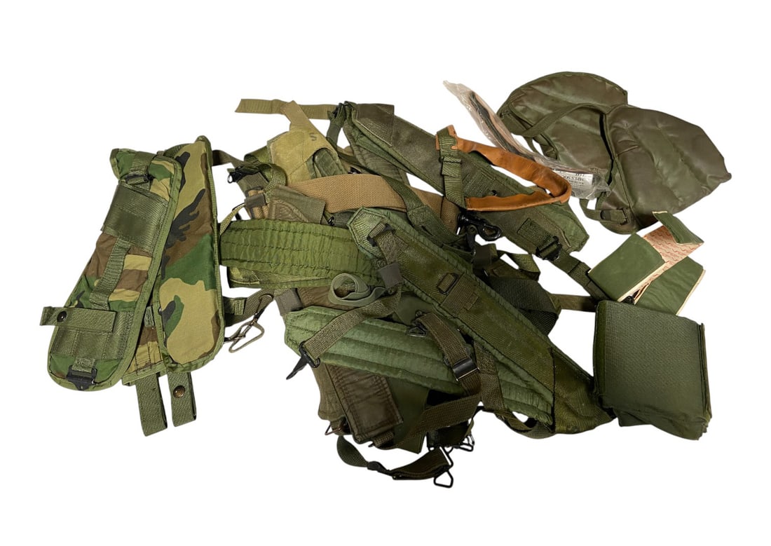 Large Lot of Military Shoulder Straps and Other Misc Straps (1 of 20)