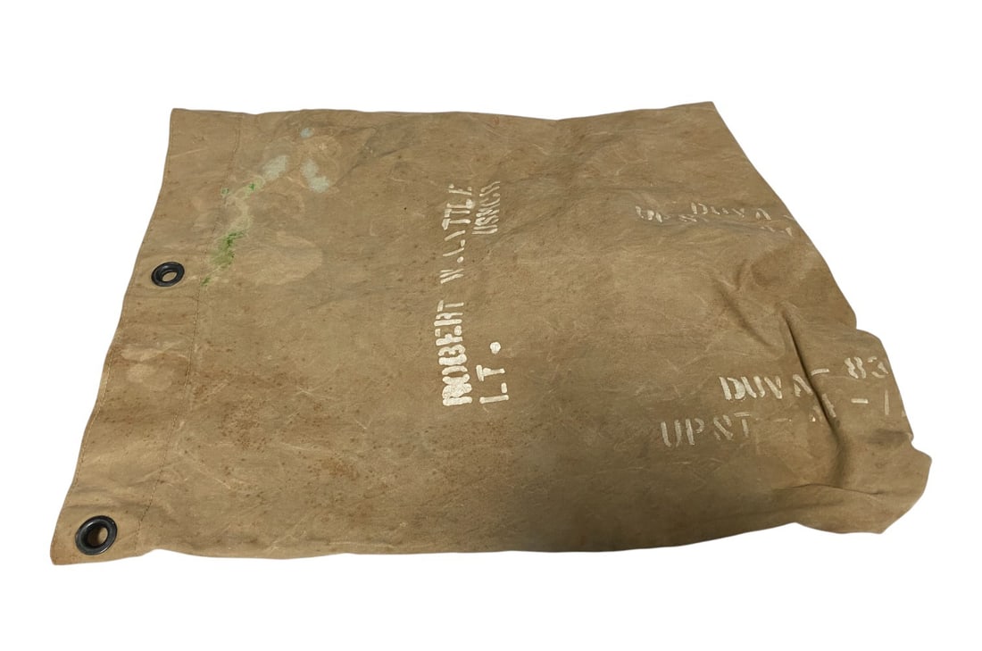 *Lot of US Mlilitary Laundry Bags. Some Named. - 2