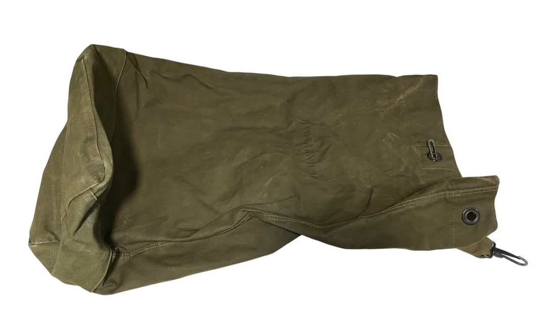 *Lot of US Mlilitary Laundry Bags. Some Named. - 5