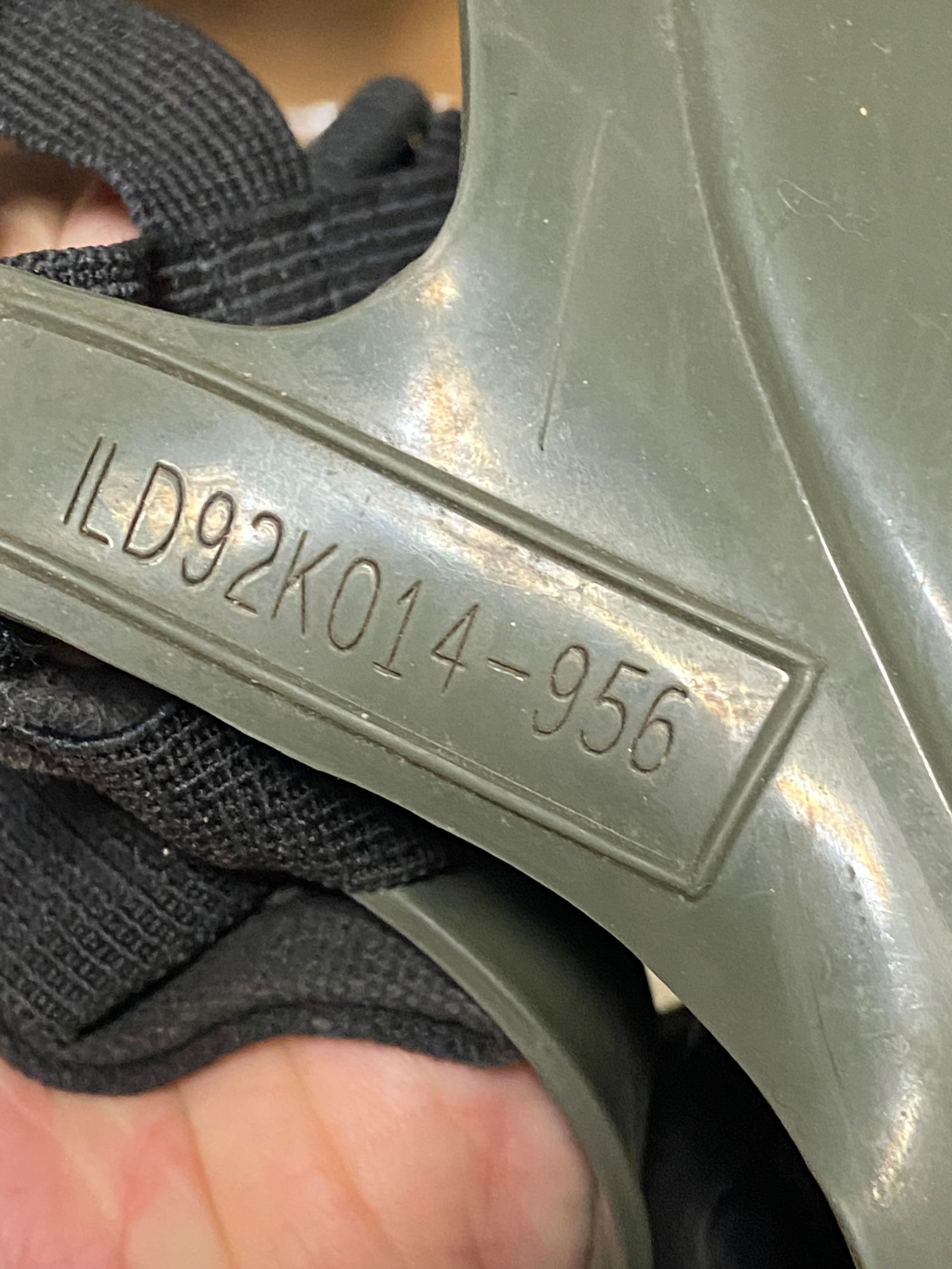 US Chemical Biological Field M40 Gas Mask in Bag with Manual - 12