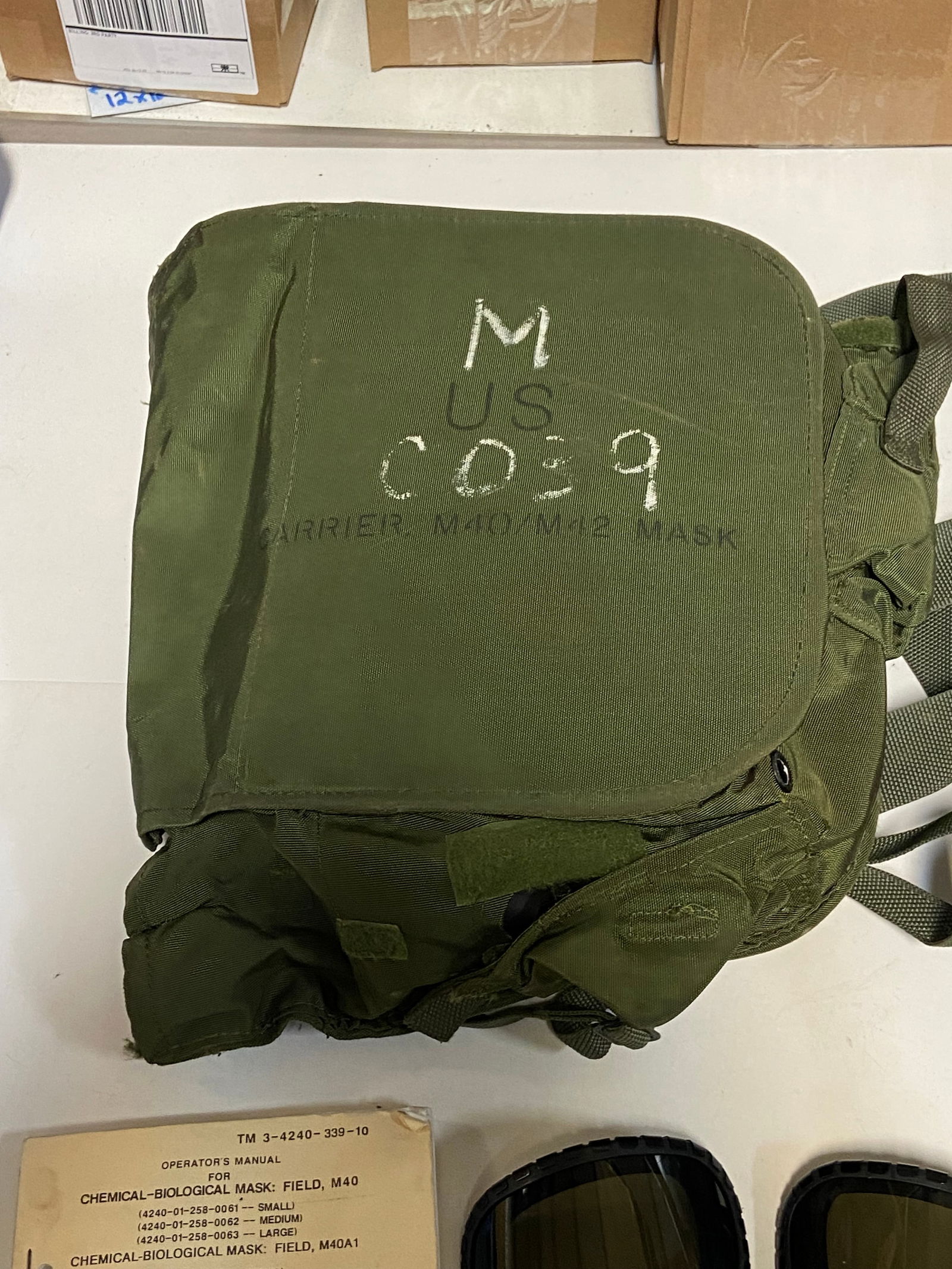 US Chemical Biological Field M40 Gas Mask in Bag with Manual - 2