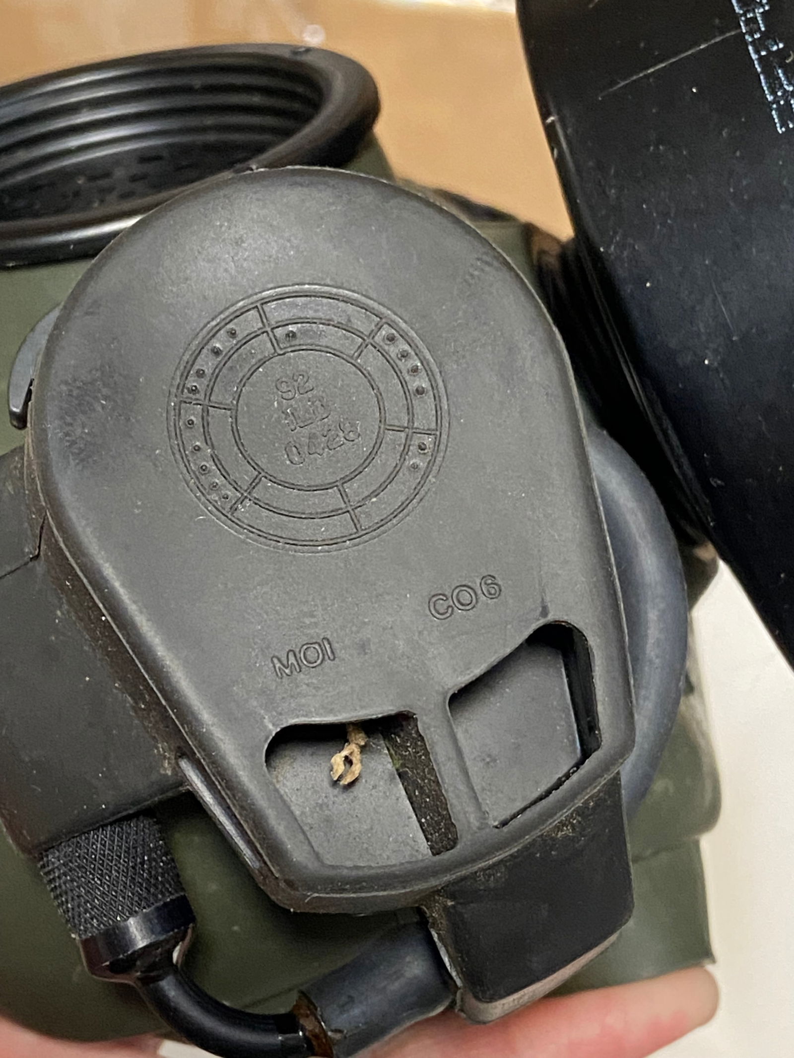 US Chemical Biological Field M40 Gas Mask in Bag with Manual - 8