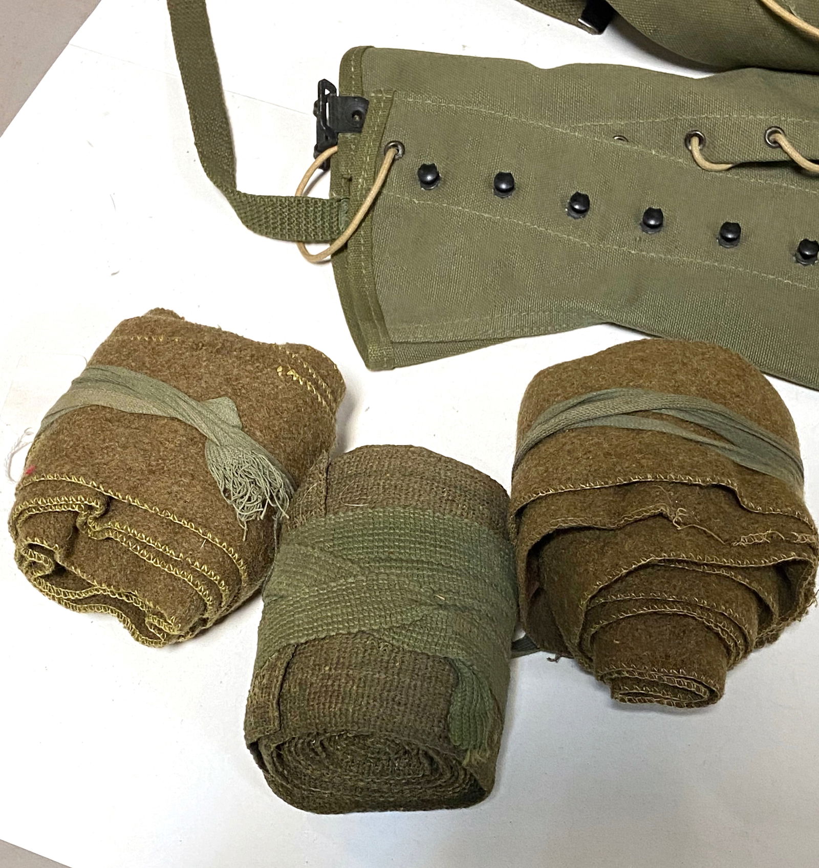 US WWII Set of (2) Leggings and (3) Puttee's. - 2