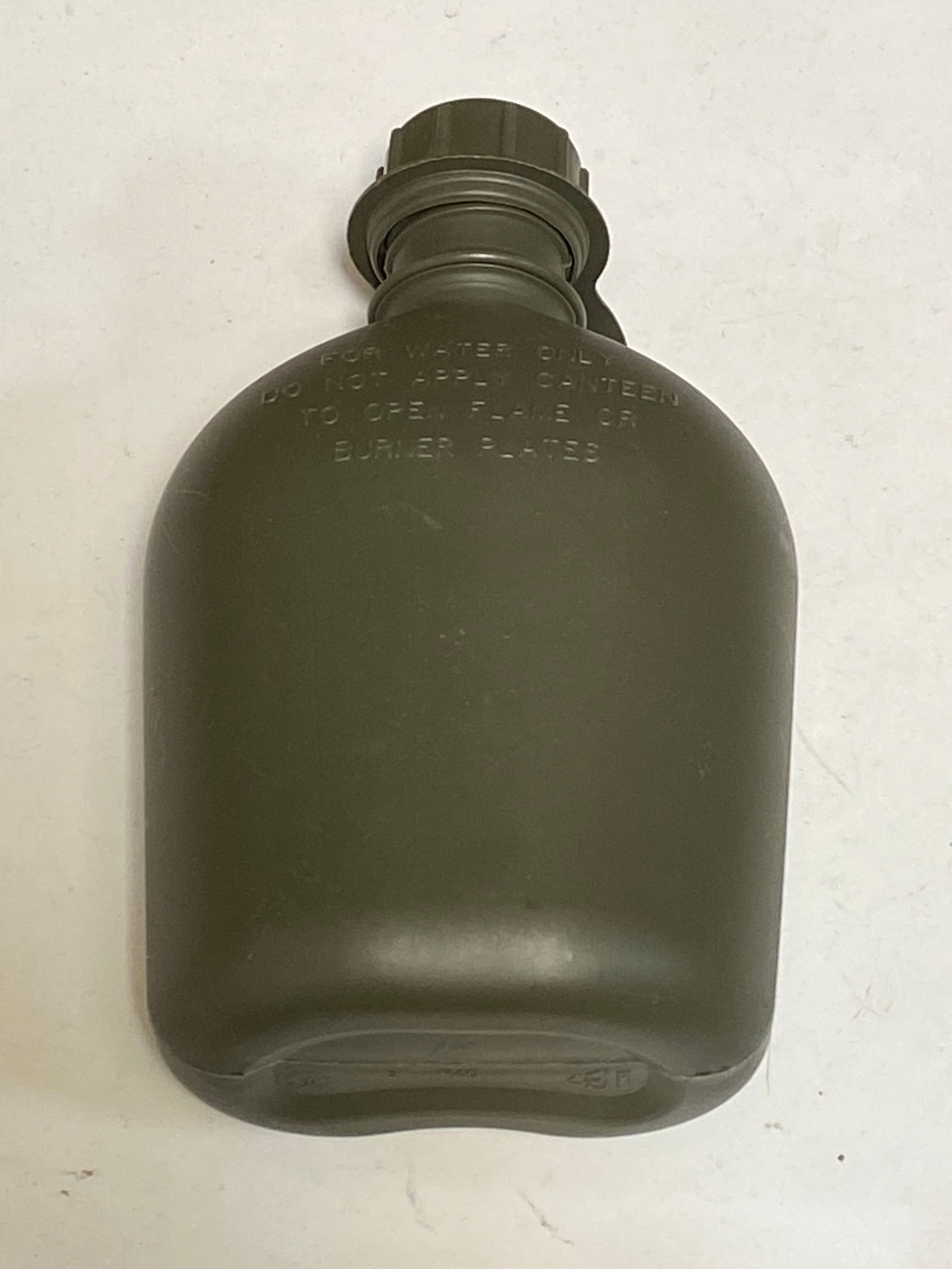 (5) Lot of Modern Canteens and (3) Carriers - 4