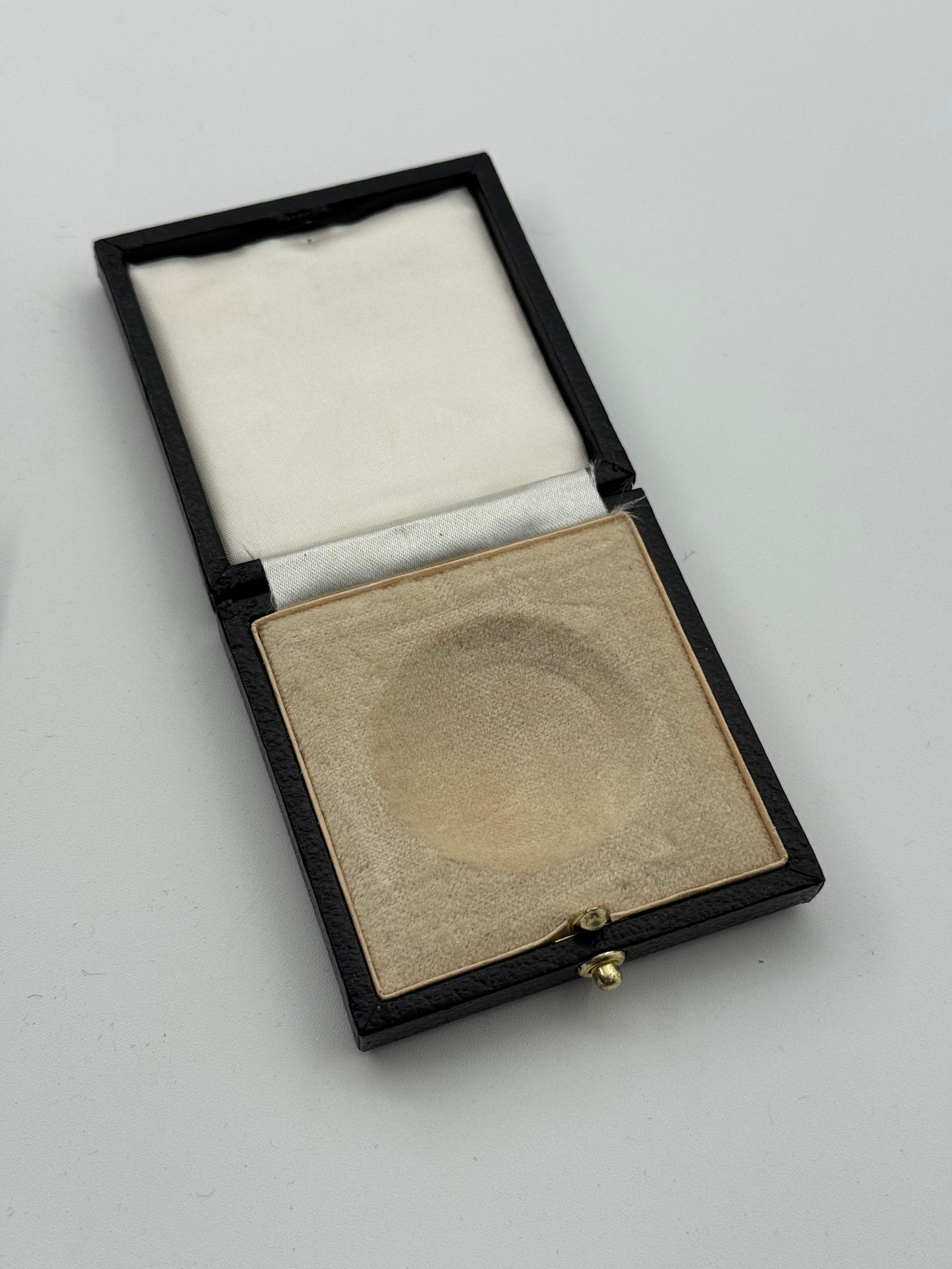 German WWII Boxed Iron Cross First Class 1939 Screwback by Alois Rettenmaier – LDO L59 - 2