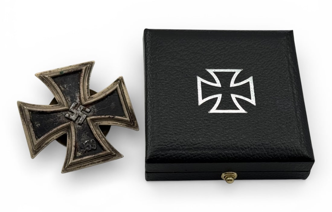 German WWII Boxed Iron Cross First Class 1939 Screwback by Alois Rettenmaier – LDO L59 - 3
