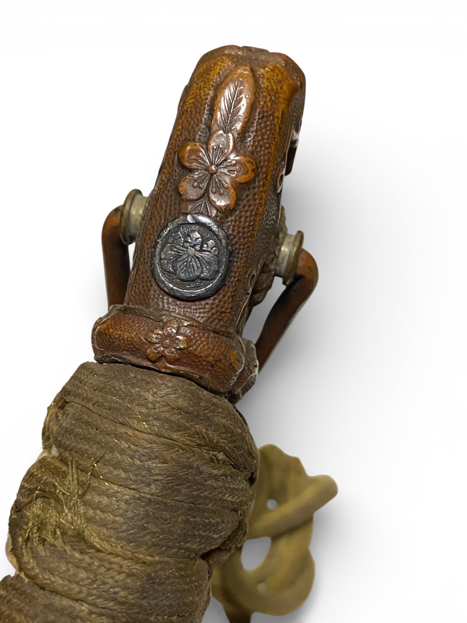 Original Japanese Military WWII Type 98 Shin-Gunto Katana Tsuka (Handle) w/Family Crest & Tassel - 4