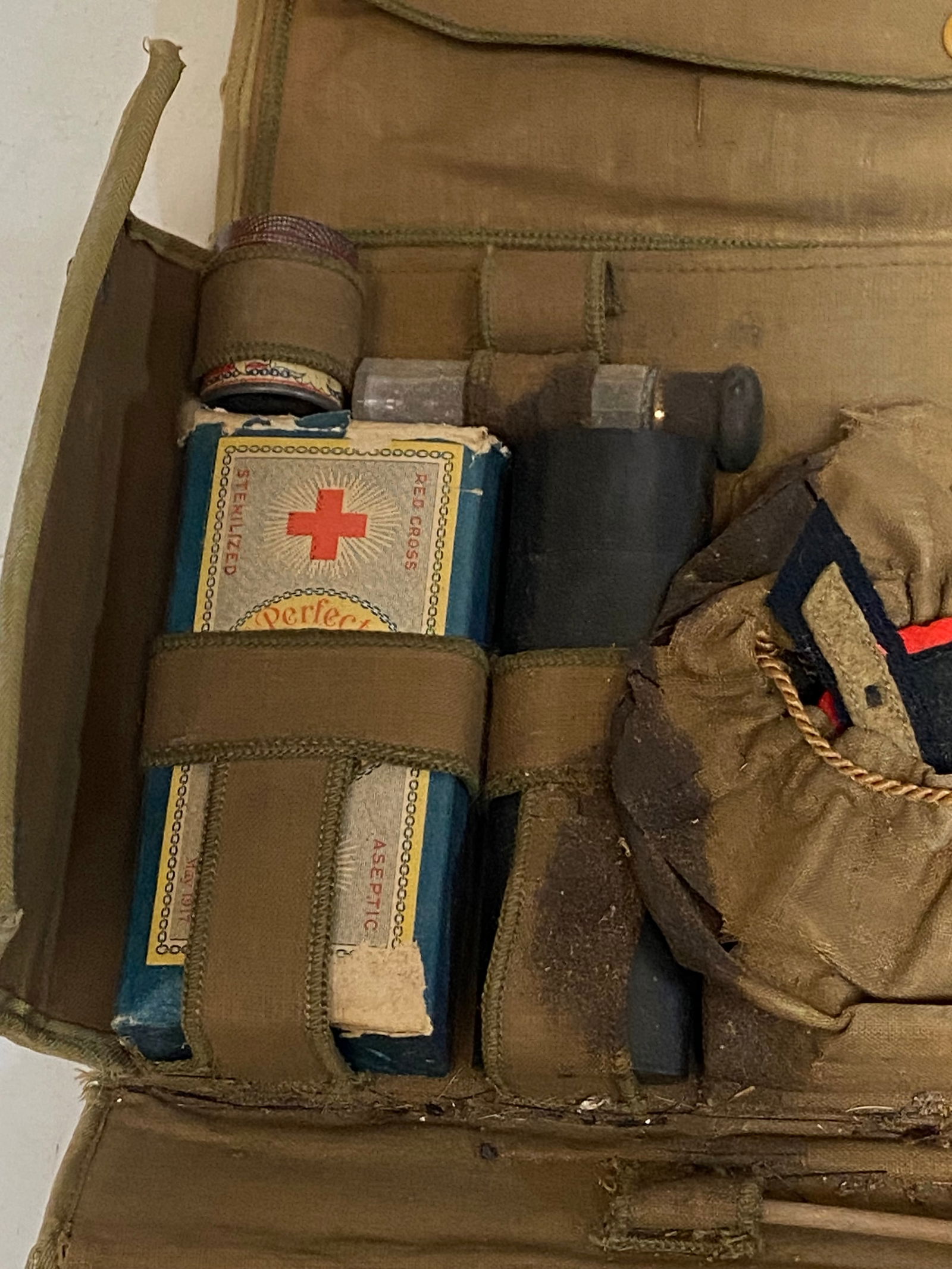 Extremely Interesting WWI Era US-Named Housewife Kit  - 7