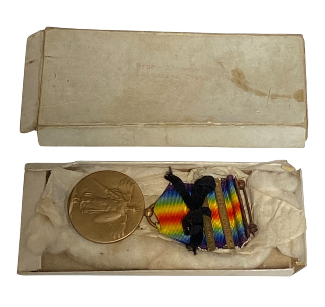 WWI US Service Medal with Campaign Bars in Box: Meuse Argonne and Defense Sector. See Photos