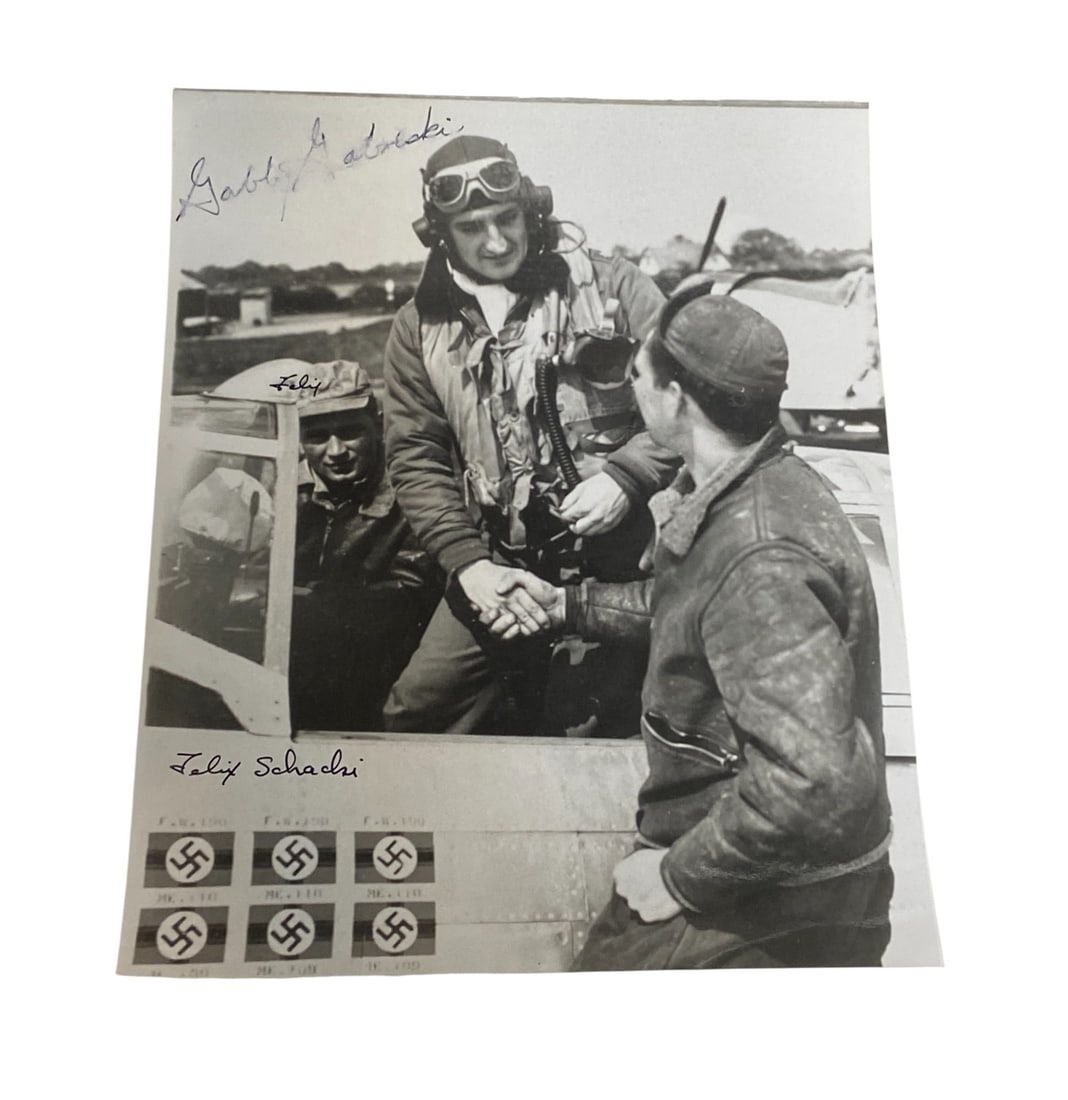 WWII US S56th Fighter Group Soldier Signed Photo: Named to Felix Schacht