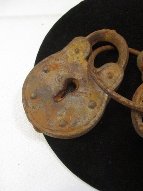 Decorative Cast Iron Padlock and Skelton Keys - 2