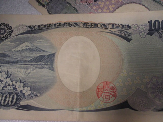 Lot of Foreign Coins and Bills - 3