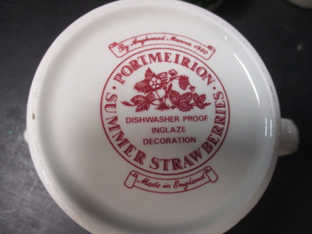 18 Pieces of Portmeirion "Summer Strawberries" Porcelain China - 3