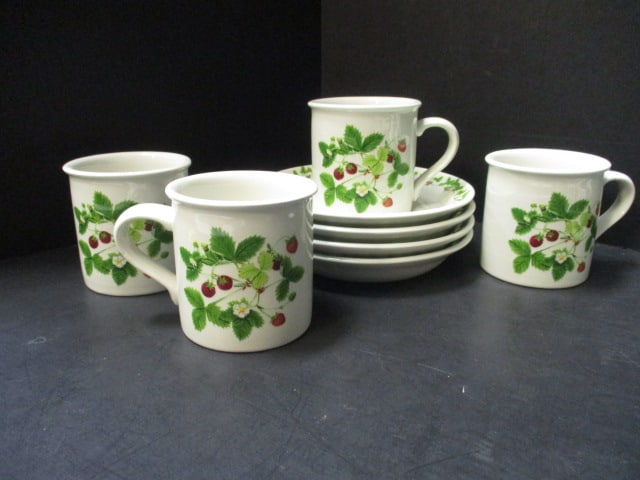 18 Pieces of Portmeirion "Summer Strawberries" Porcelain China - 7