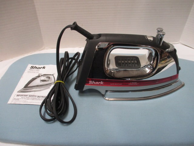 Shark G1435N-55 Iron and Tabletop Ironing Board - 3