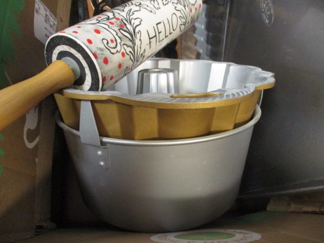 Baking Lot - Bundt Pans, Baking Sheet, Rolling Pin, Glass Casserole Dish, etc. - 8