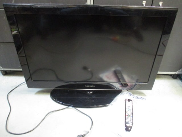 Samsung 37" Flat Panel LCD HDTV Television with Remote (1 of 8)
