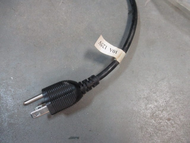 Samsung 37" Flat Panel LCD HDTV Television with Remote - 4