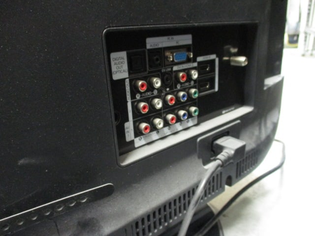 Samsung 37" Flat Panel LCD HDTV Television with Remote - 6