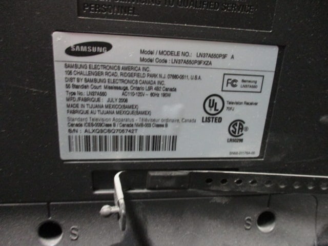 Samsung 37" Flat Panel LCD HDTV Television with Remote - 7