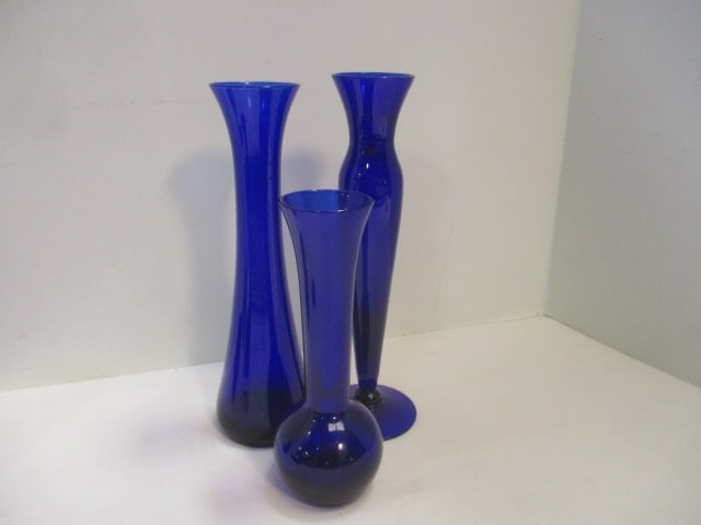 Lot of Cobalt Blue Glass Vases, Candle Holders, and Sculptures - 7