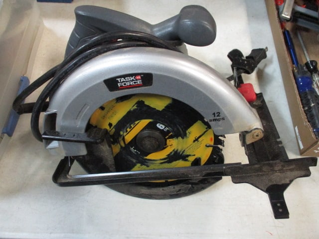 Task Force 12 Amp Electric Circular Saw - 2