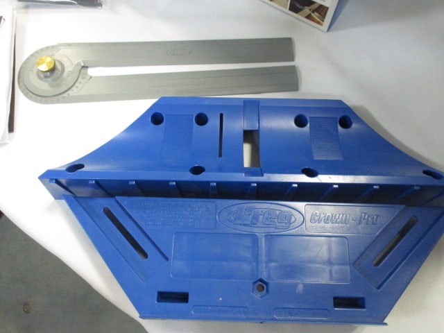Kreg Pocket-Hole Jig 520Pro in Original Box and Kreg Crown-Pro - 8
