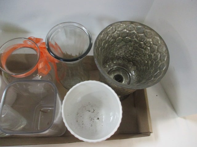 Lot of Glass and Ceramic Vases - 6
