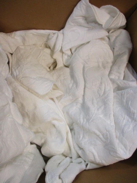 Cotton Club White Cotton Matelasse King Bedspread, Pillow Shams, and - 2