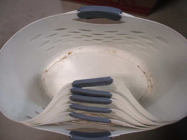 6 Rubbermaid Flex 'N Carry Portable Plastic Laundry Baskets with Handles - 2