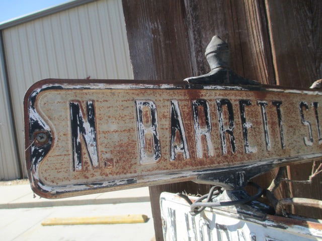 Vintage "W. Horne Av." and "N. Barrett St." Metal Street Sign - 3