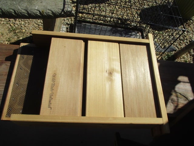 Wild Birds Unlimited Hanging Bird Feeder Box (1 of 4)